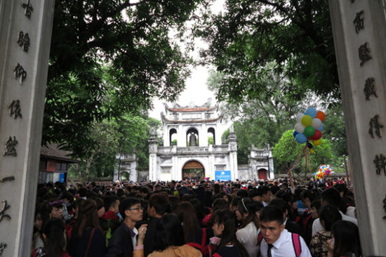 【记者手记】越南河内大学生毕业季：相聚在文庙[1]-中国日报网