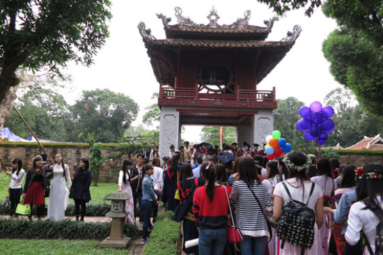 【记者手记】越南河内大学生毕业季：相聚在文庙[1]-中国日报网